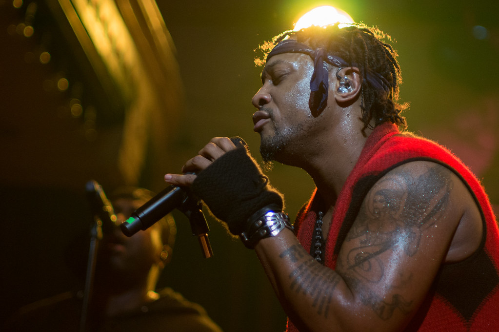 "D'Angelo" by andjustinforall is licensed under CC BY-NC 2.0.