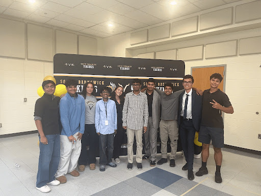 Life Skills Honors its Six Graduates in Promotion Ceremony